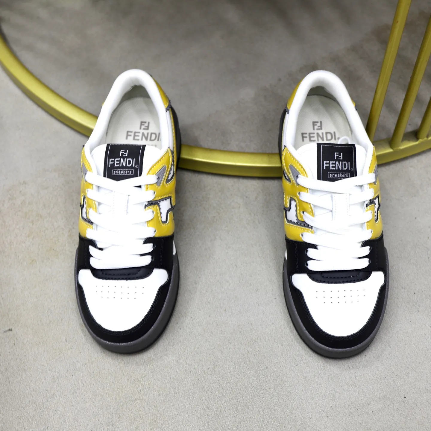 Ex-factory price: 640🔥Couple model (top original order) Brand: FENDI Size: 35-44 (customized for men 38 and 45) Grade: original order quality High version Material: Imported original cowhide stitching ➕ High-quality and comfortable lining Original TPU lightweight anti-slip outsole Style category: Travel fashion casual shoes Versatile trend